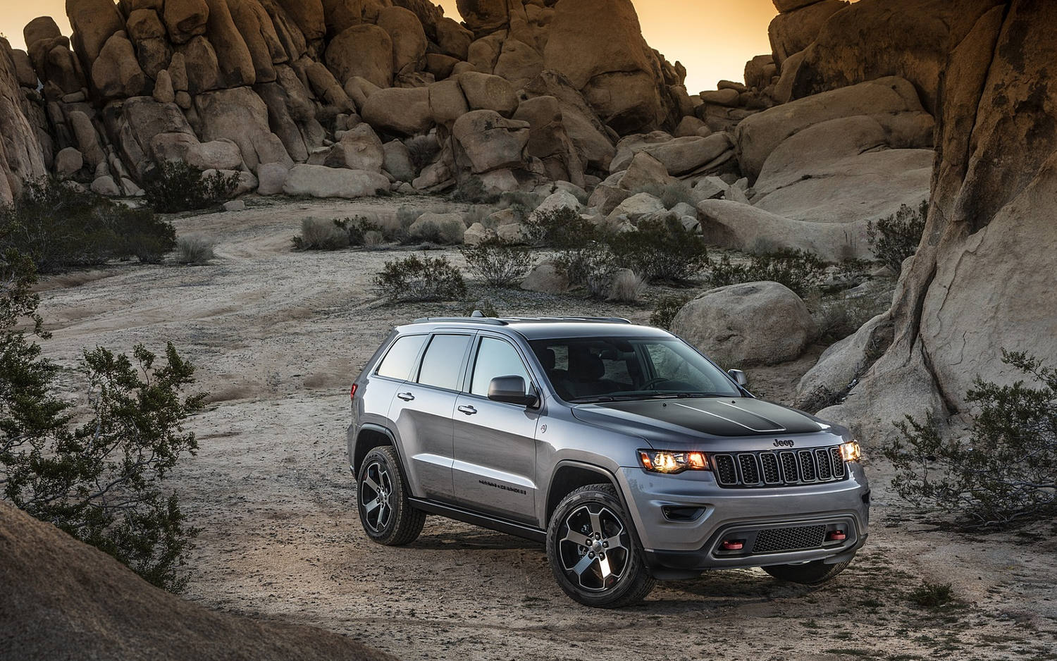 2015 Honda Pilot Ex L >> Comparison - Honda Pilot EX-L 2017 - vs - Jeep Grand Cherokee Trailhawk 2017 | SUV Drive 2015 Honda Pilot Ex L >> Comparison - Honda Pilot EX-L 2017 - vs - Jeep Grand Cherokee Trailhawk 2017 | SUV Drive